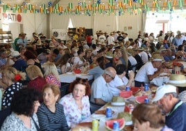 4.000 huevos fritos, 4000 chorizos, 300 kilos de pimientos, 500 kilos de tomates, entre otros productos.