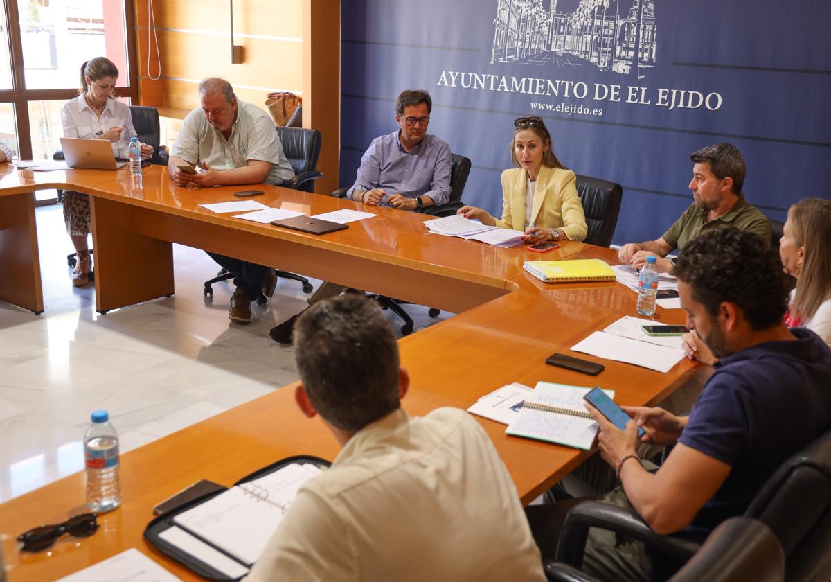 Aprueban la contratación de los servicios de transporte de la Residencia Geriátrica Ciudad de El Ejido