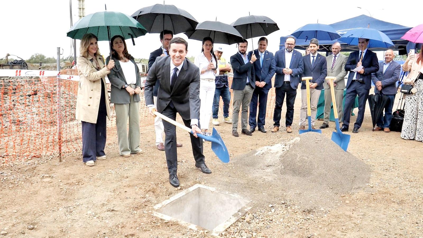 La colocación de la primera piedra del IES Almerimar, en imágenes