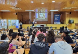 Una de las charlas impartidas durante estos días en El Ejido.