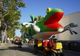 Animales divertidos y dibujos animados por la Batalla de Flores de San Isidro, en imágenes