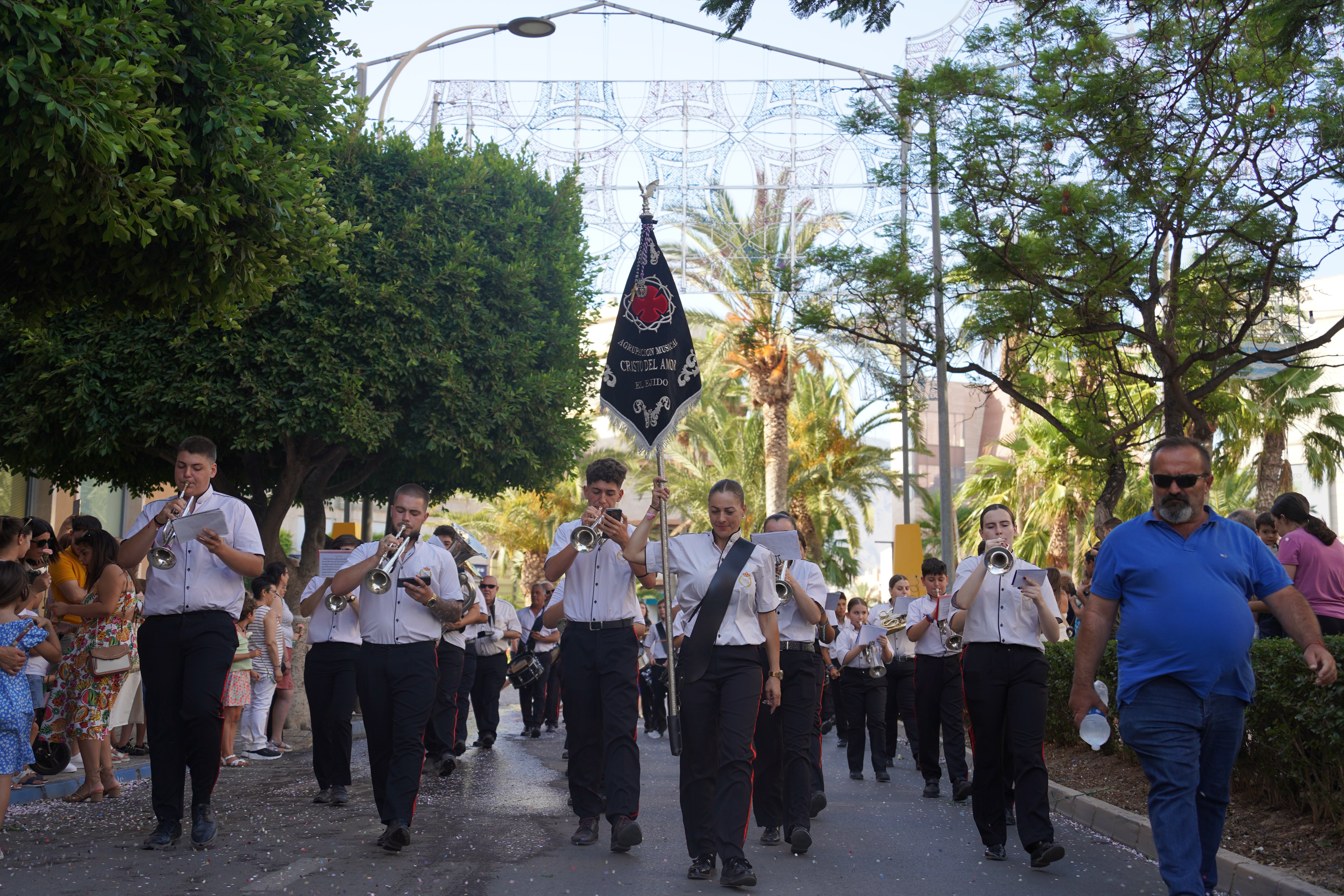 Animales divertidos y dibujos animados por la Batalla de Flores de San Isidro, en imágenes