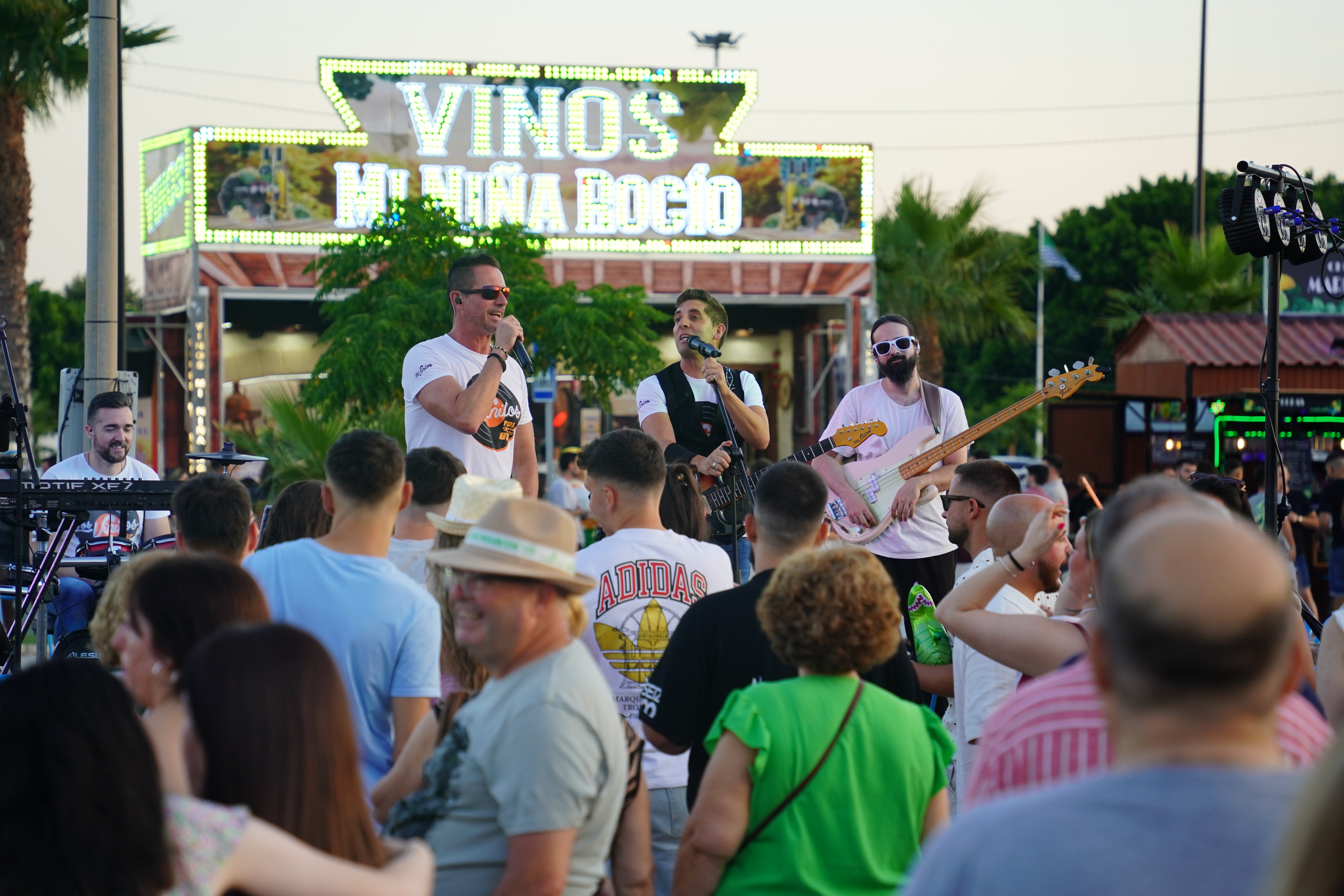 El Ejido vibra con Los Vinilos