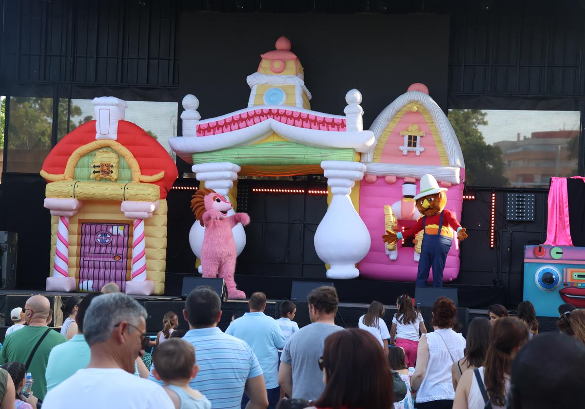 Los míticos personajes de Barrio Sésamo hacen parada en El Ejido por San Isidro