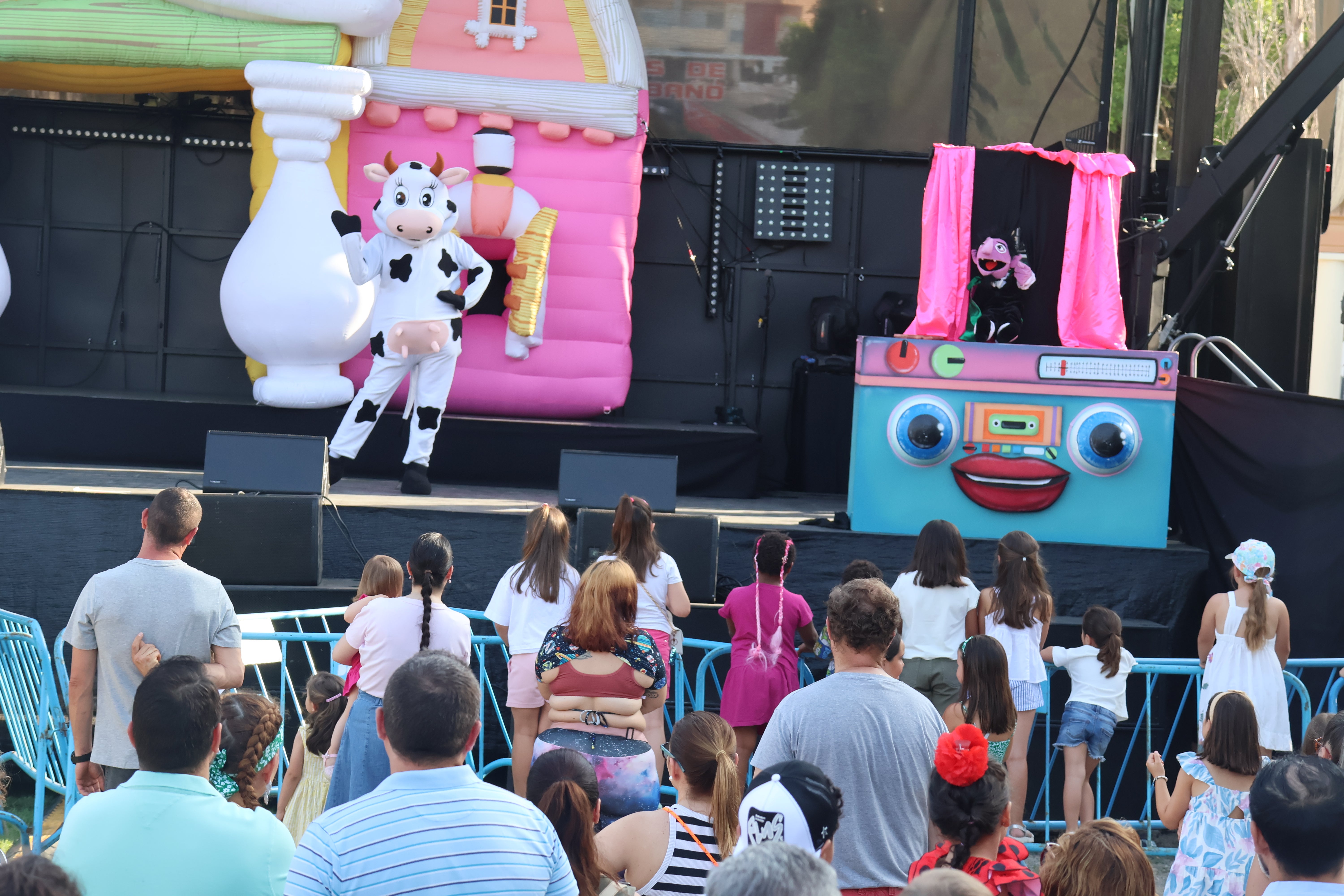 Los míticos personajes de Barrio Sésamo hacen parada en El Ejido por San Isidro