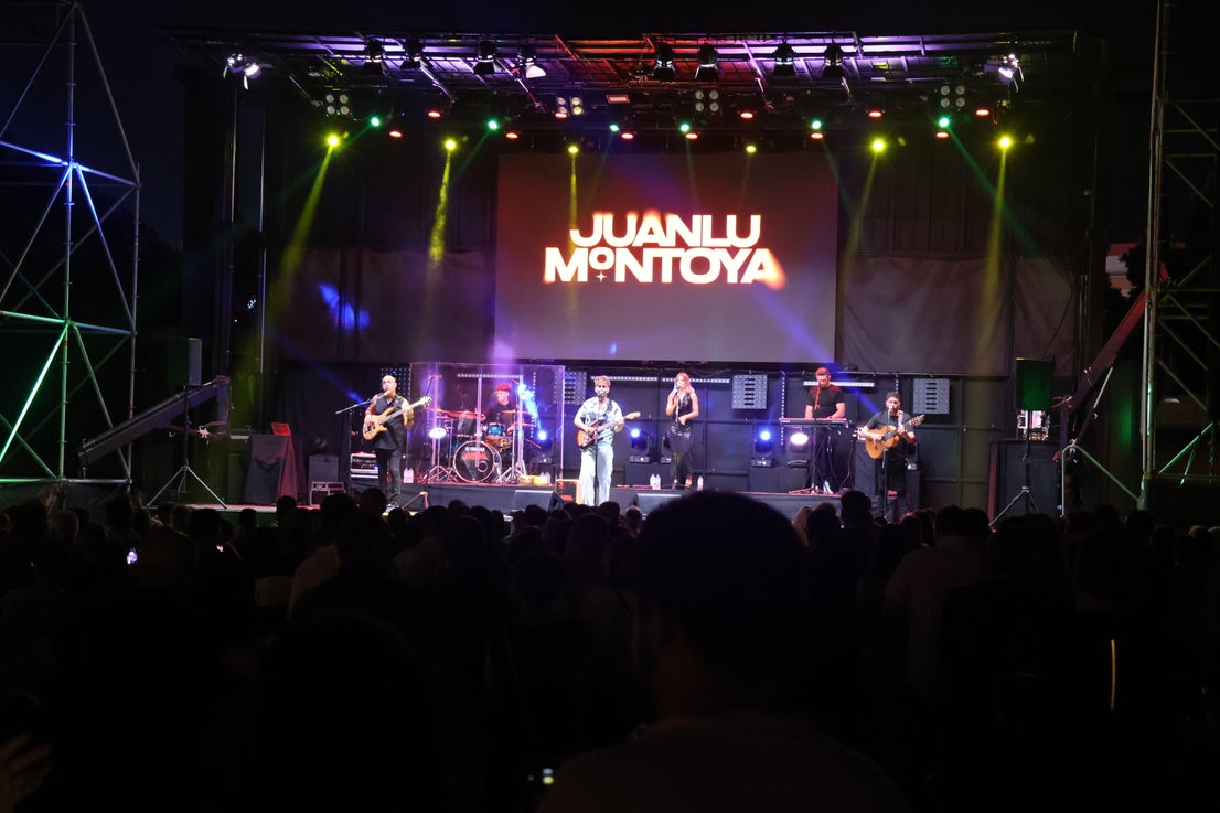 El artista Juanlu Montoya engancha al público ejidense