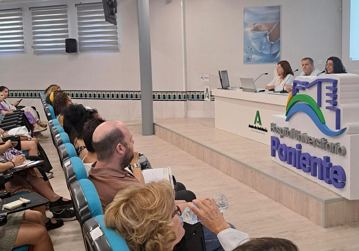 El Hospital de Poniente prepara a sus nuevos profesionales de verano para trabajar «con excelencia y calidez»
