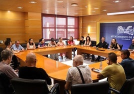 El Ayuntamiento de El Ejido recibe a representantes del tejido comercial del municipio.