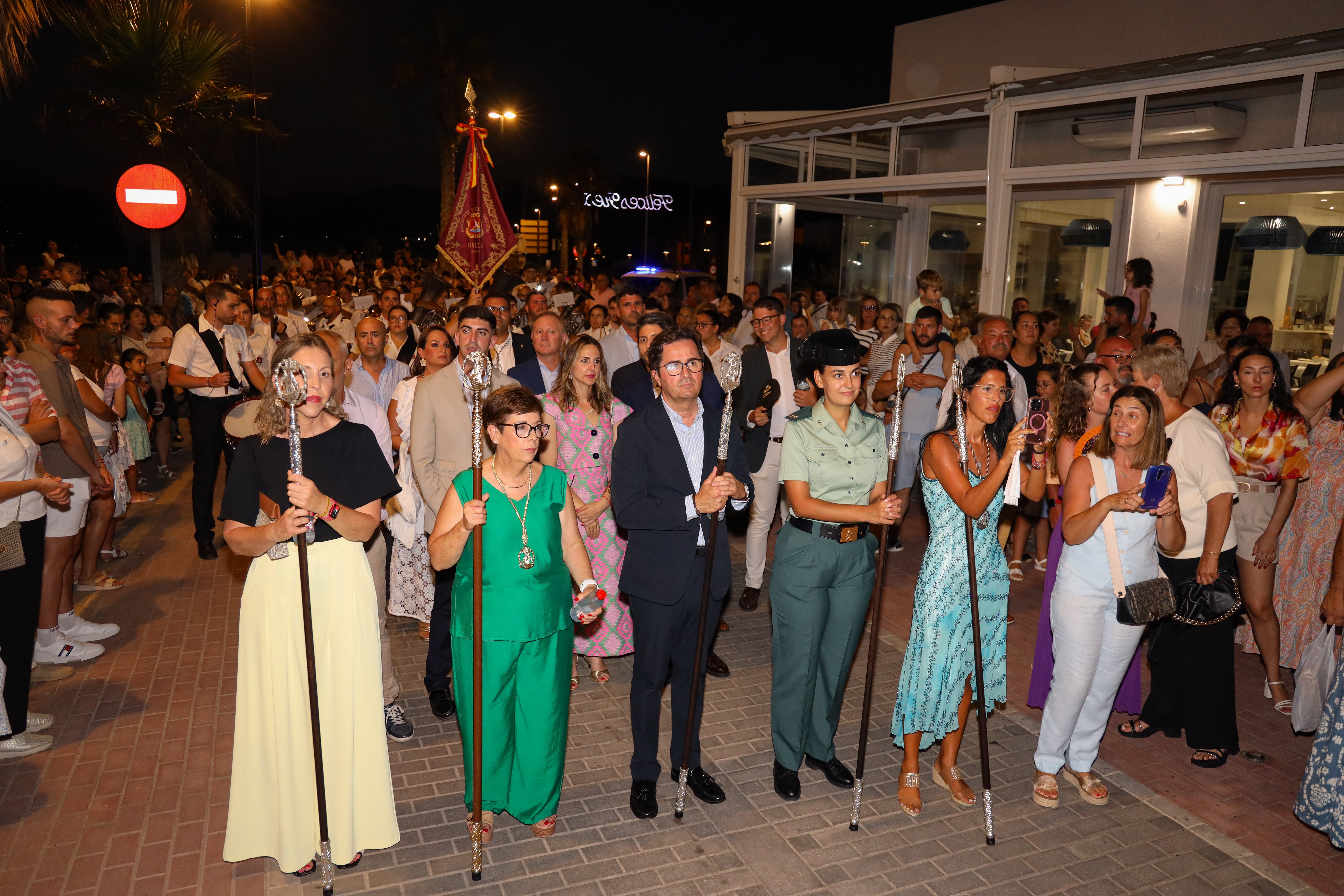 La Virgen del Carmen se echa a la mar en Balerma arropada por los fieles