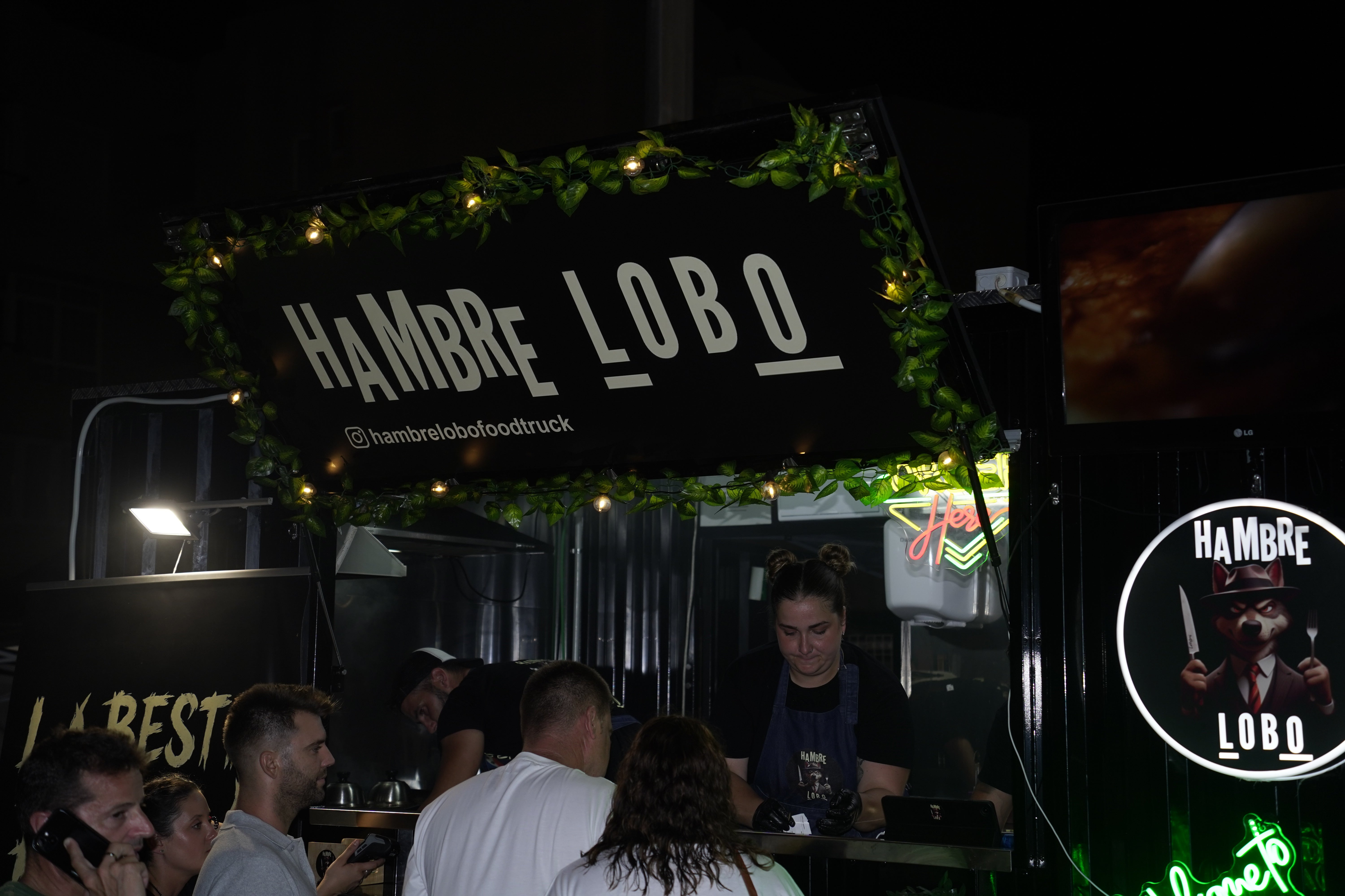 Los mejores foodtrucks de hamburguesas llevan en el Campo de Rugby de Almerimar
