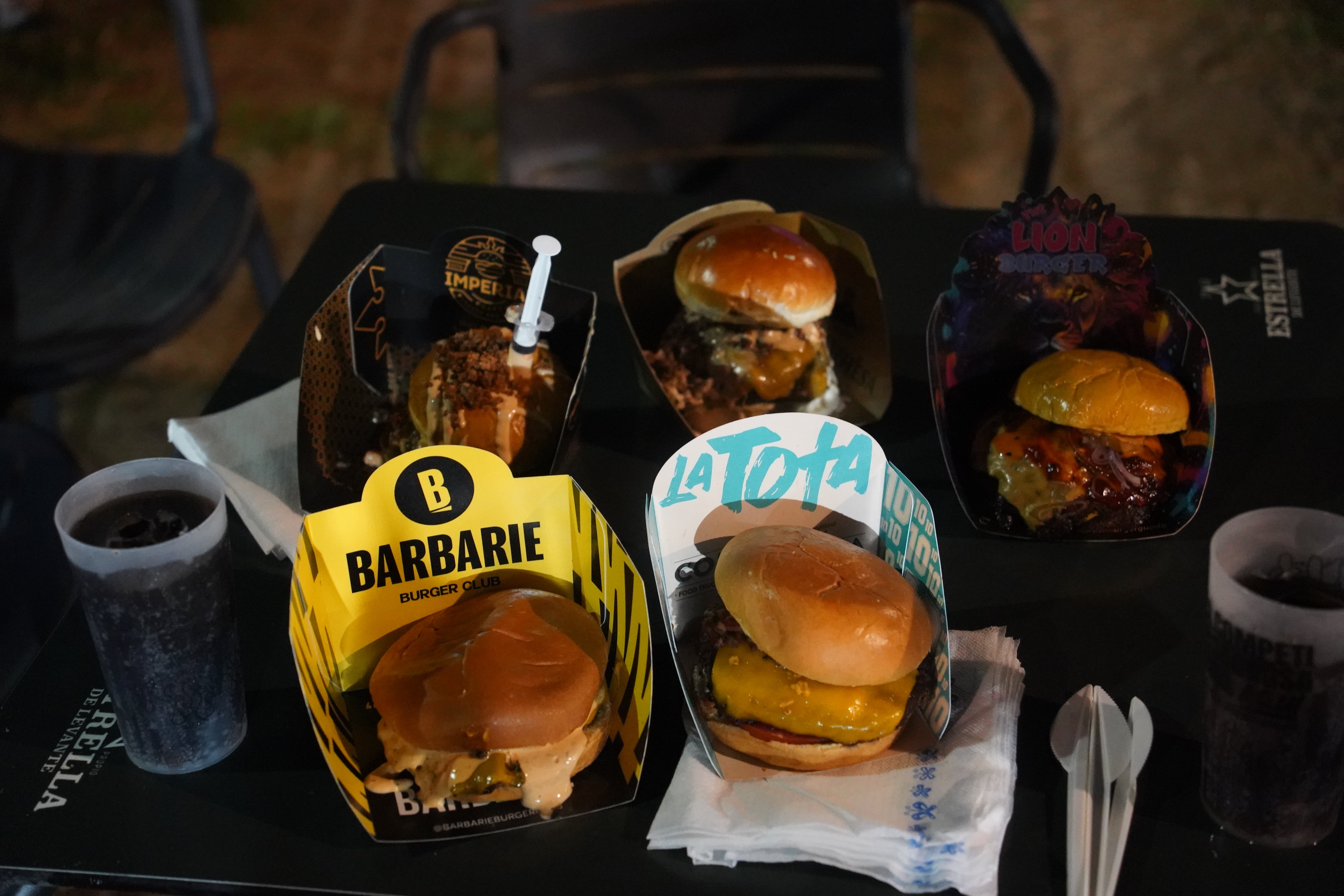 Los mejores foodtrucks de hamburguesas llevan en el Campo de Rugby de Almerimar