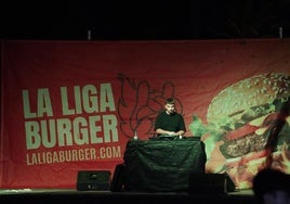 Los mejores foodtrucks de hamburguesas llevan en el Campo de Rugby de Almerimar