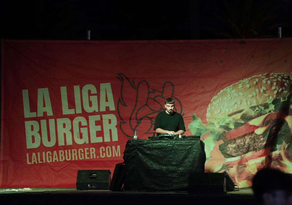 Los mejores foodtrucks de hamburguesas llevan en el Campo de Rugby de Almerimar