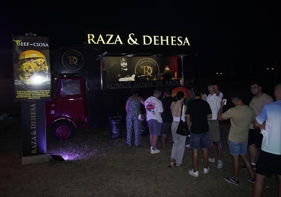 Una de las foodtruck del evento en Almerimar.