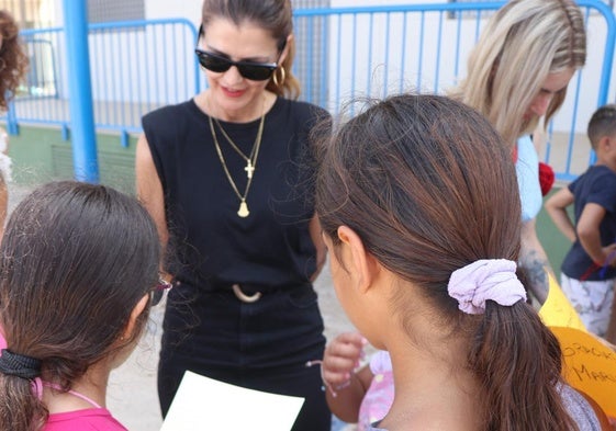 La concejala visita el centro.