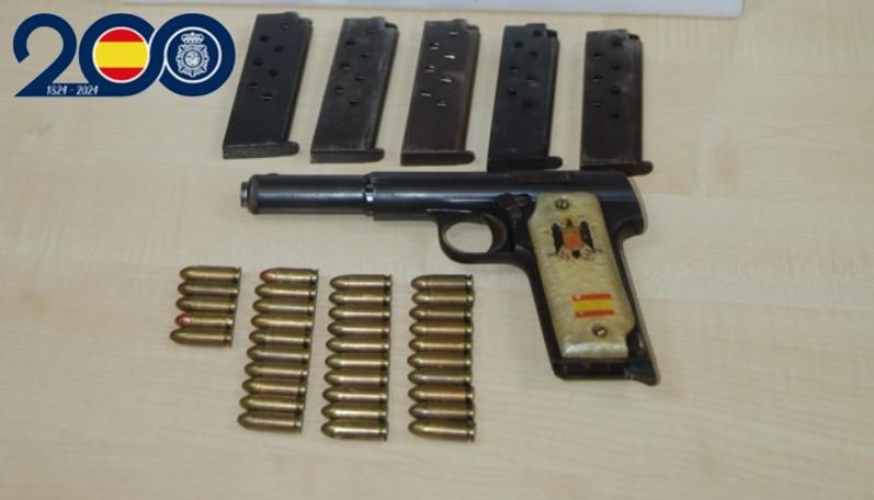 Arma de fuego y munición hallada durante un control policial en El Ejido.
