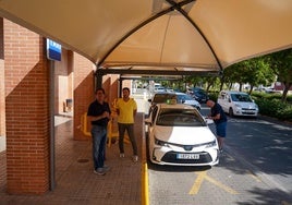 Sombreado en la parada de taxis.