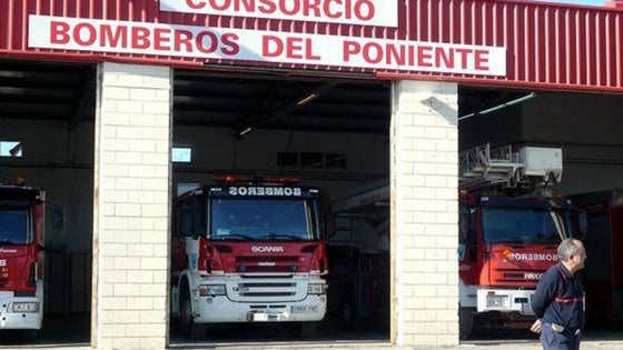 Arde una planta de envases de cartón en El Ejido