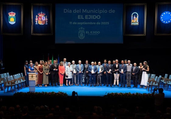 El Ejido celebra 43 años de independencia con una noche para el recuerdo