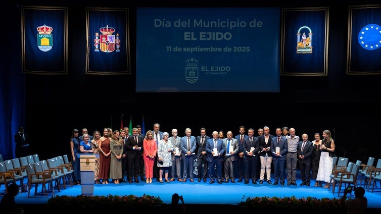 El Ejido celebra 43 años de independencia con una noche para el recuerdo