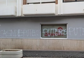 La sede del PSOE en El Ejido amanece con pintadas en el quinto ataque en dos años