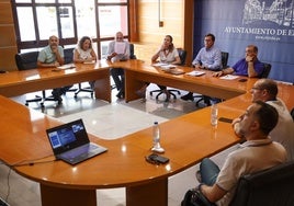 La Comisión de Seguimiento de la Piscina Municipal.