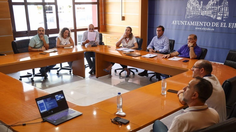 La Comisión de Seguimiento de la Piscina aborda la nueva programación del curso