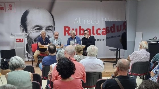 El Aula Socialista de El Ejido acoge la presentación de 'Hijas del Viento', de Luis Caparrós