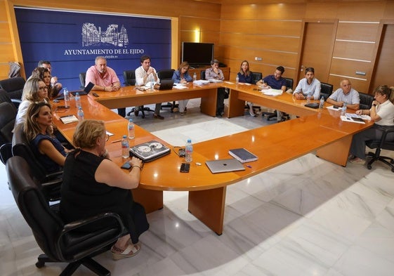 Una reunión celebrada en el Ayuntamiento de El Ejido.