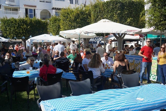 Almerimar finaliza por todo lo alto la fiesta del Oktoberfest con diversas actuaciones
