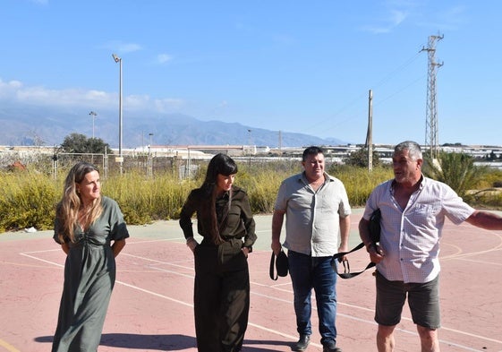 La portavoz de la formación ultraconservadora visita la zona.