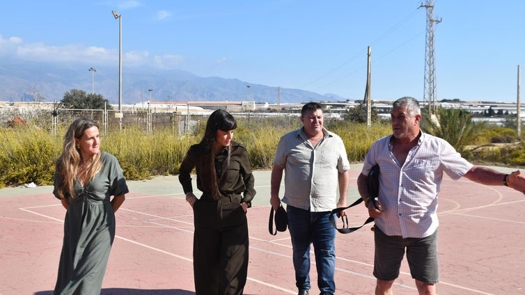 Denuncian un asentamiento de chabolas en una parcela municipal de Matagorda