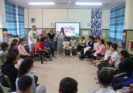 Una de las charlas impartidas en un centro ejidense.