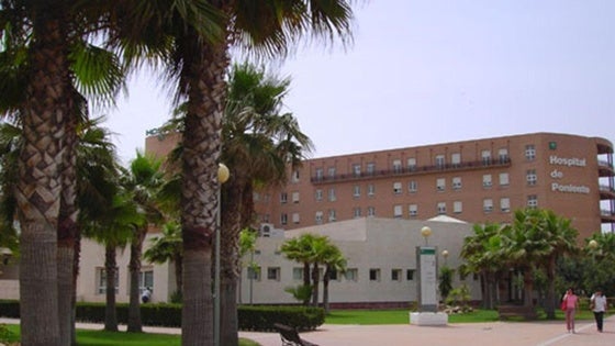 Evacuada al hospital de Poniente una mujer atropellada en la carretera de Pampanico