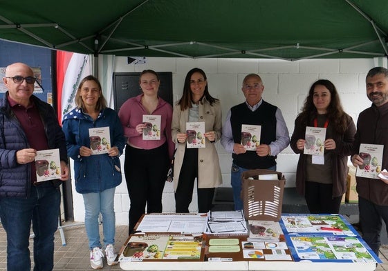 La campaña tiene explica el uso adecuador de este contenedor.