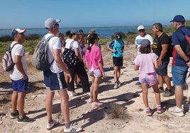 Moisés Palmero en una de las charlas en Punta Entinas.
