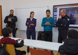 Delia Mira explica que «buscamos proteger a los menores, respaldar al profesorado y fortalecer a la comunidad educativa y a las familias«.