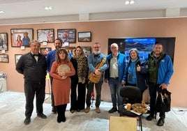 Momento de la inauguración de la exposición en el municipio.