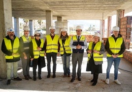 Góngora indica que «muy pronto el nuevo Centro de Día de la Asociación Vivir será una realidad en El Ejido».