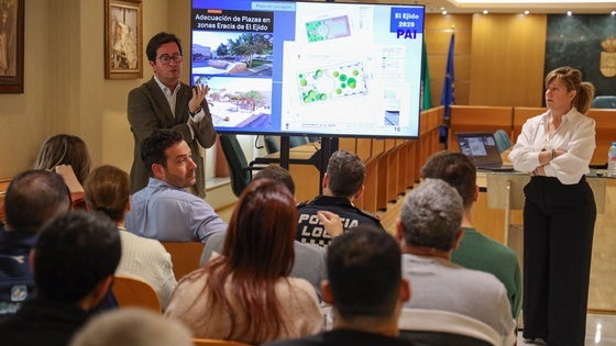Góngora presenta el proyecto para revitalizar la barriada de La Loma de la Mezquita