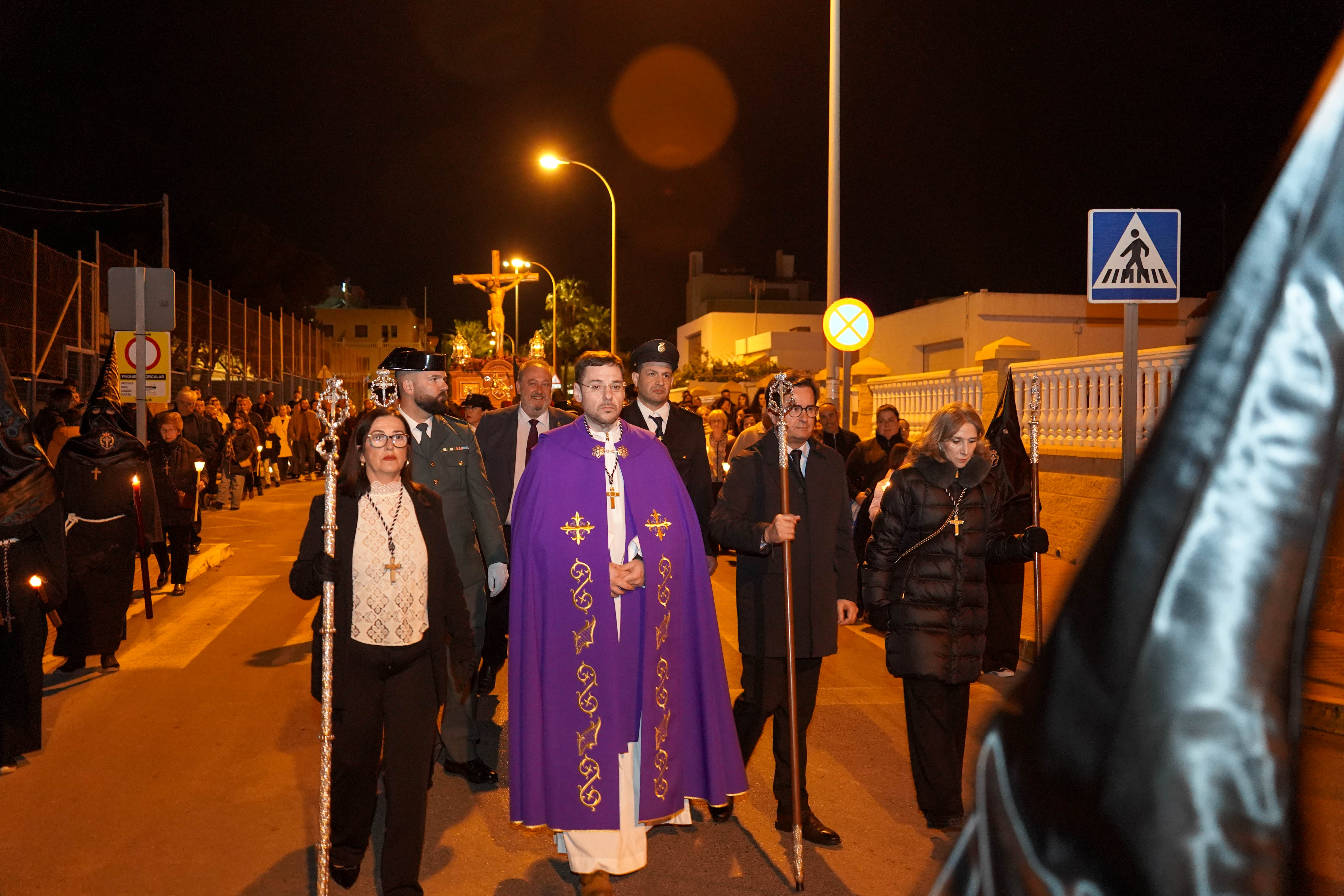 El Viacrucis del Santísimo Cristo del Amor recorre las calles de Santo Domingo