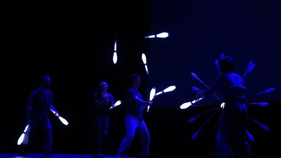 El Ejido levanta el telón de su 49º Festival de Teatro con una gala magistral que abraza el circo y la música