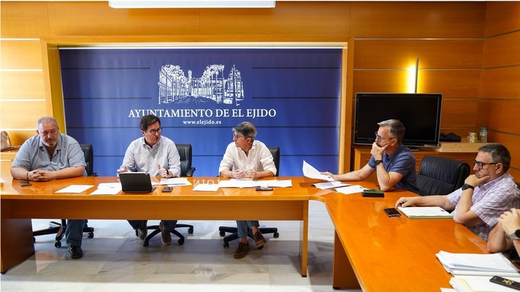 DUE adjudica contratos de más de 740.000 euros para la climatización y jardinería en El Ejido