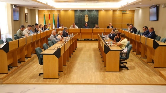 El Ejido acuerda con el Colegio Oficial de Veterinarios de Almería la gestión del Registro Municipal de Animales de Compañía