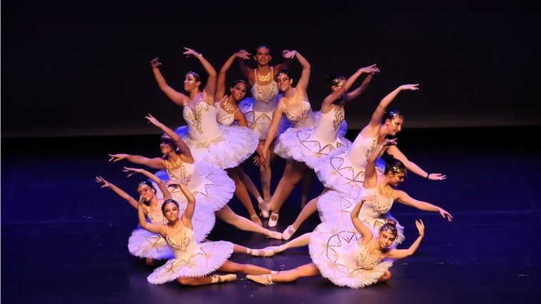 La Academia de Danza Adagio celebra su Festival de Danza emulando al 'Rey Midas'