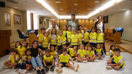 Gestión y radio municipal: alumnos del Sek Alborán realizan una visita a la Jefatura de Policía Local y al Ayuntamiento