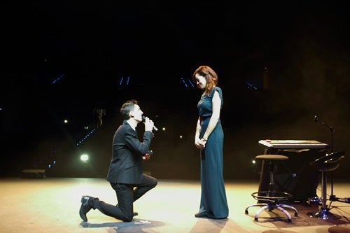 ‘Vivir’ y ‘Murgi’ rebosan el Auditorio en su primera gala con pedida de mano incluida