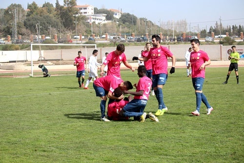 El CD El Ejido golea al Ronda (1-4) y se hace fuerte entre los mejores de una liga muy intensa