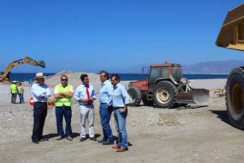 Gobierno local y Costas ultiman el estudio de alternativas a la regresión del litoral