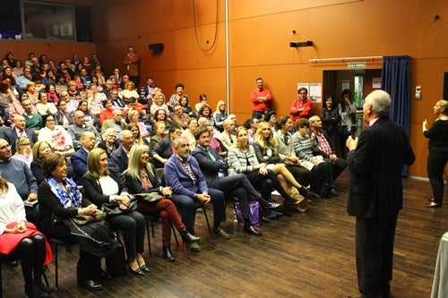 El doctor Ballesta dice que «la diabetes se cura» en una charla magistral